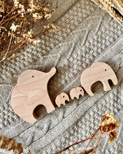 Load image into Gallery viewer, Parent-Child Wooden Figurine