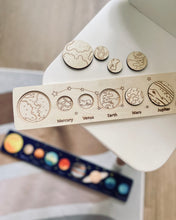 Load image into Gallery viewer, Solar System Puzzle (2 Designs)