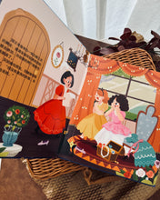 Load image into Gallery viewer, *New* Lift the flaps book (Snow White / Cinderella) 揭秘童话翻翻书：白雪公主/灰姑娘
