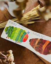 Load image into Gallery viewer, *Last One* 好饿的毛毛虫 (Chinese version of Eric Carl’s classic ~ The Very Hungry Caterpillar)
