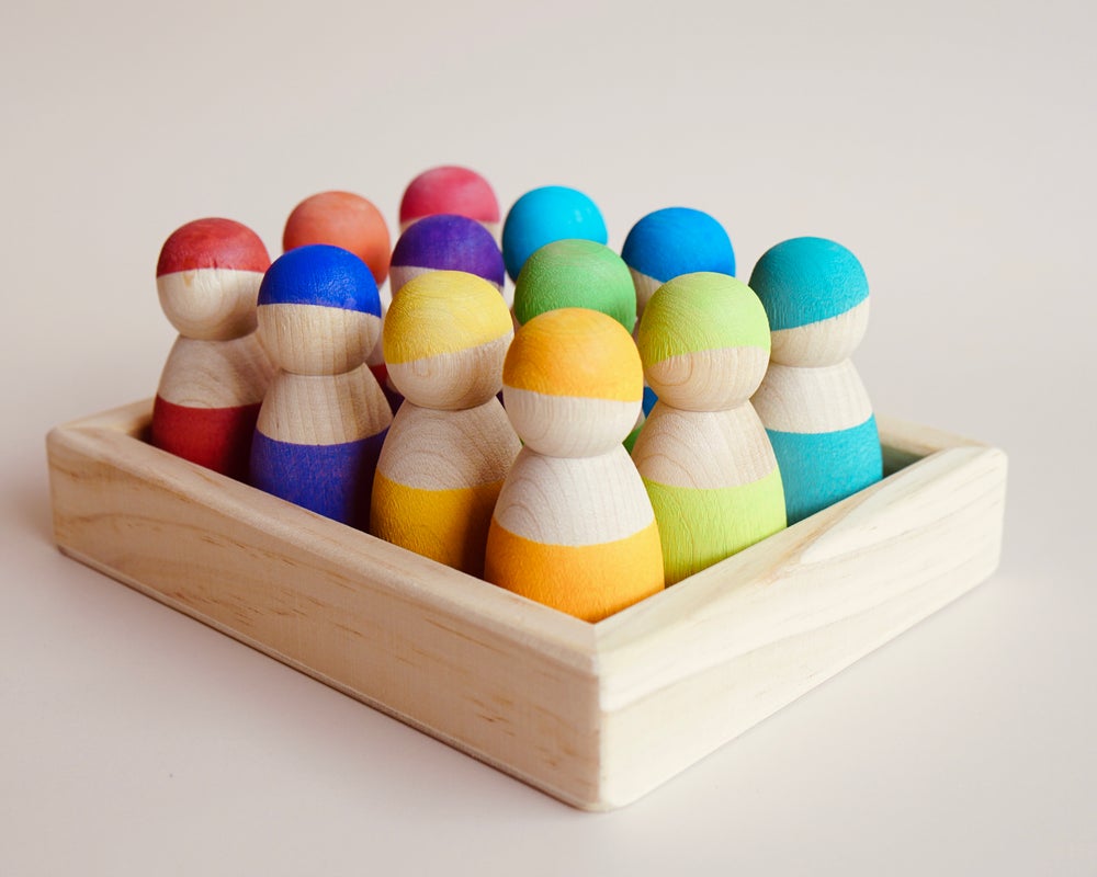 Rainbow Friends - 12 peg dolls with Tray (Rainbow/Pastel)