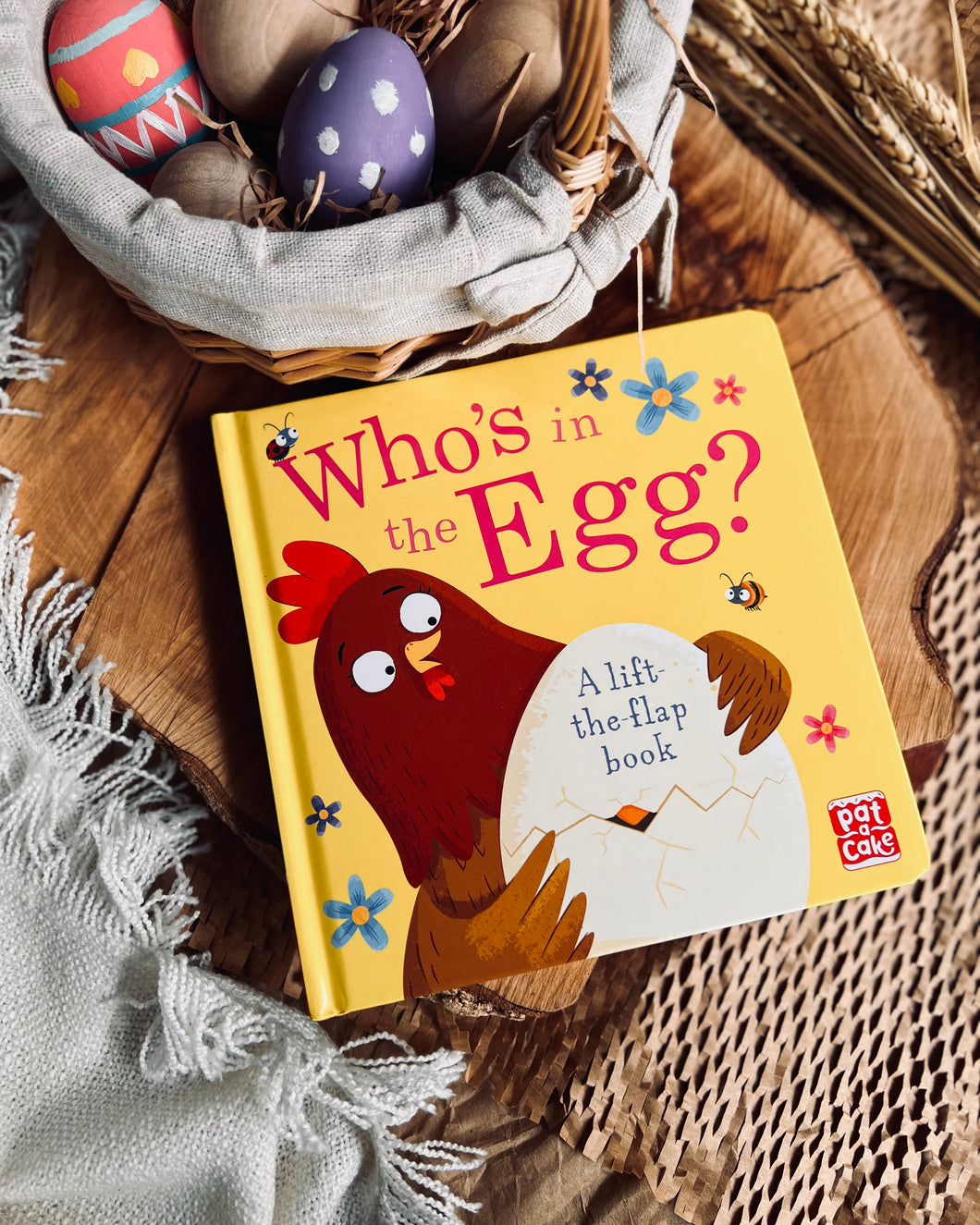 Who's In Egg? (Lift-the-flap book)