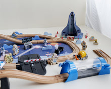 Load image into Gallery viewer, Astronaut/Space Train Set

